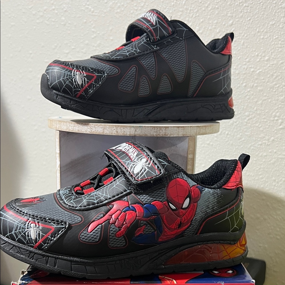 Marvel Spider-Man Kids Sneakers - Black and Red and Light Up❤️